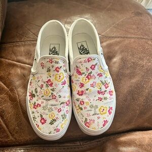 VANS Floral Womens Skate Shoe/Sneaker - LIKE NEW.  Size 9